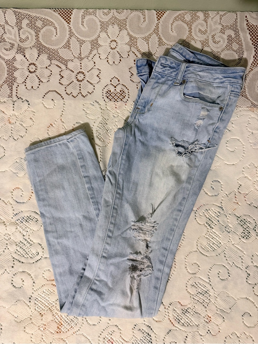 American Eagle Outfitters Light Blue Distressed Skinny Jeans - 4 Long
